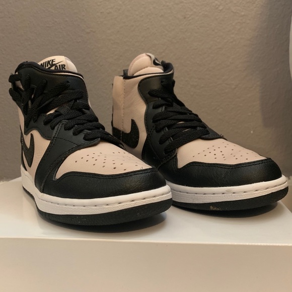 Women’s Air Jordan 1 Rebel - Picture 4 of 10